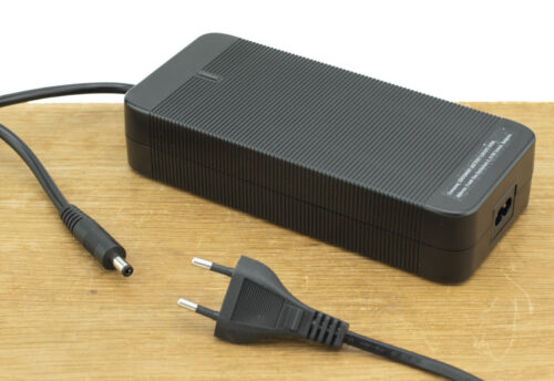 Fiets acculader iBee 5.5x2.1mm 36V 3A - Bikkel Stenza