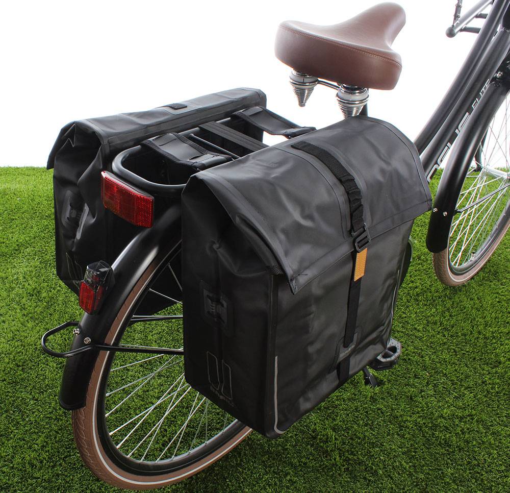 Basil Dubbele fietstas Urban Dry Double bag 50L Solid black Basil Dubbele fietstas Urban Dry Double bag 50L Solid black