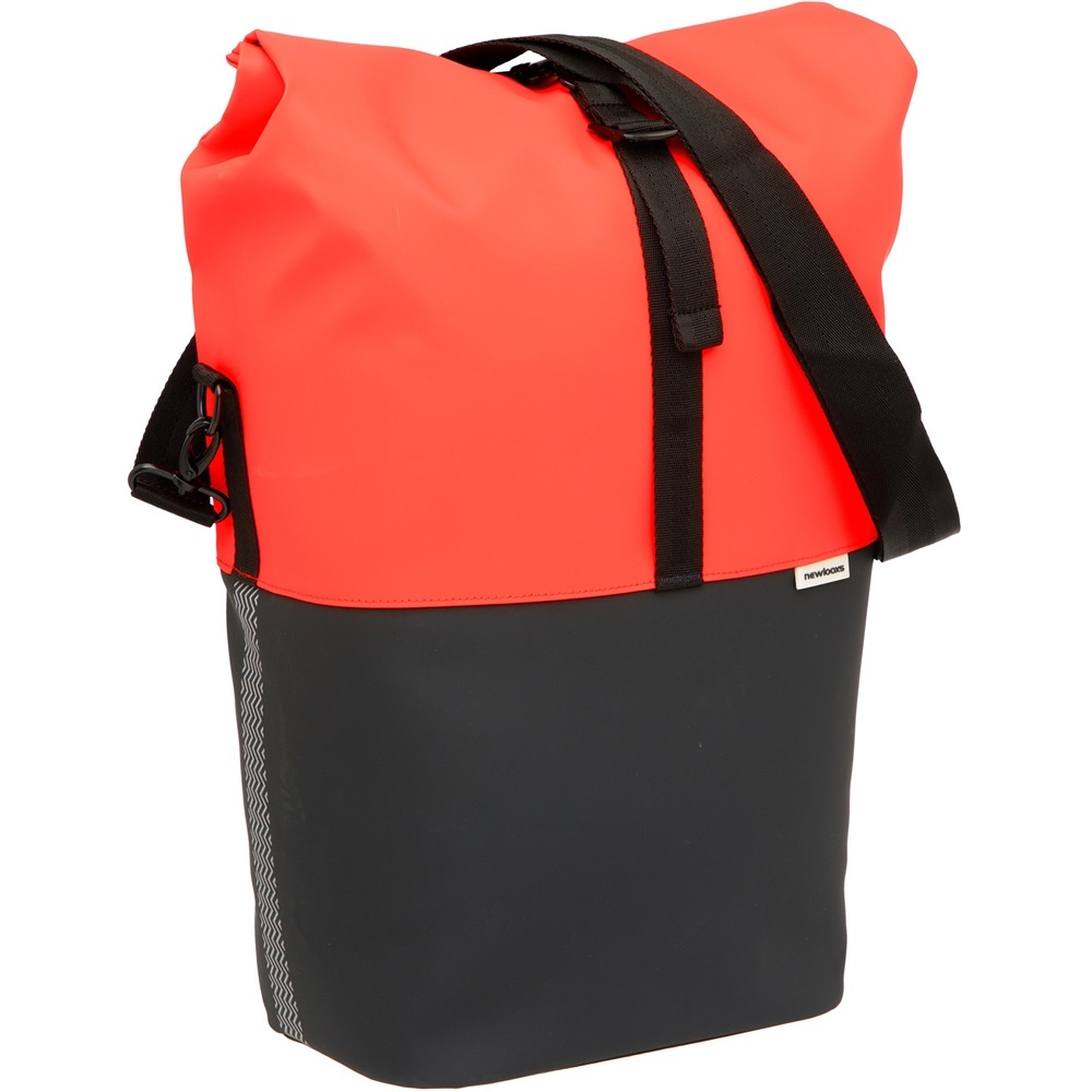 New Looxs Enkele fietstas Nyborg 17L Red/Black New Looxs Enkele fietstas Nyborg 17L Red/Black