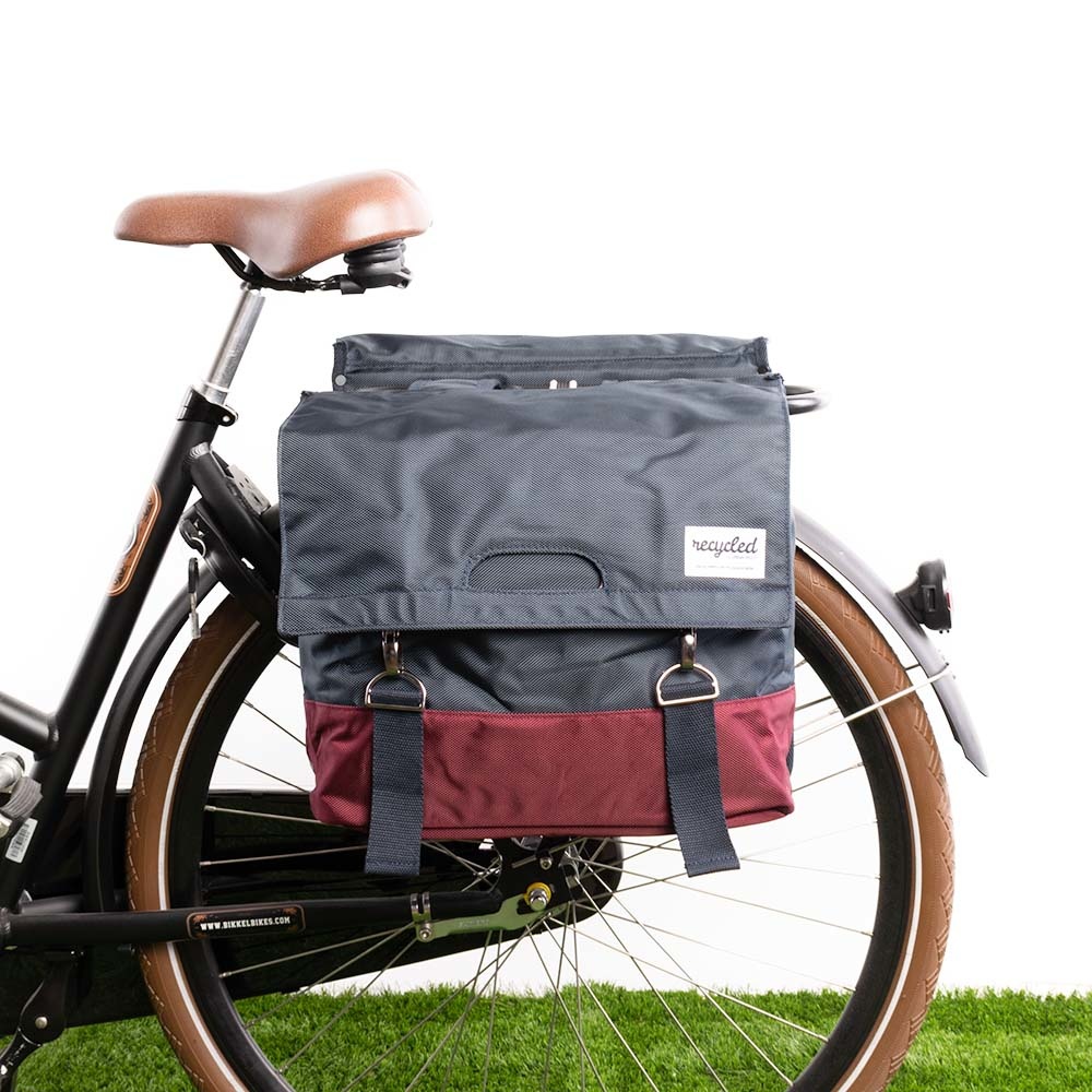 Urban Proof Dubbele fietstas 40L Recycled - Bordeauxrood/Grijs Urban Proof Dubbele fietstas 40L Recycled - Bordeauxrood/Grijs