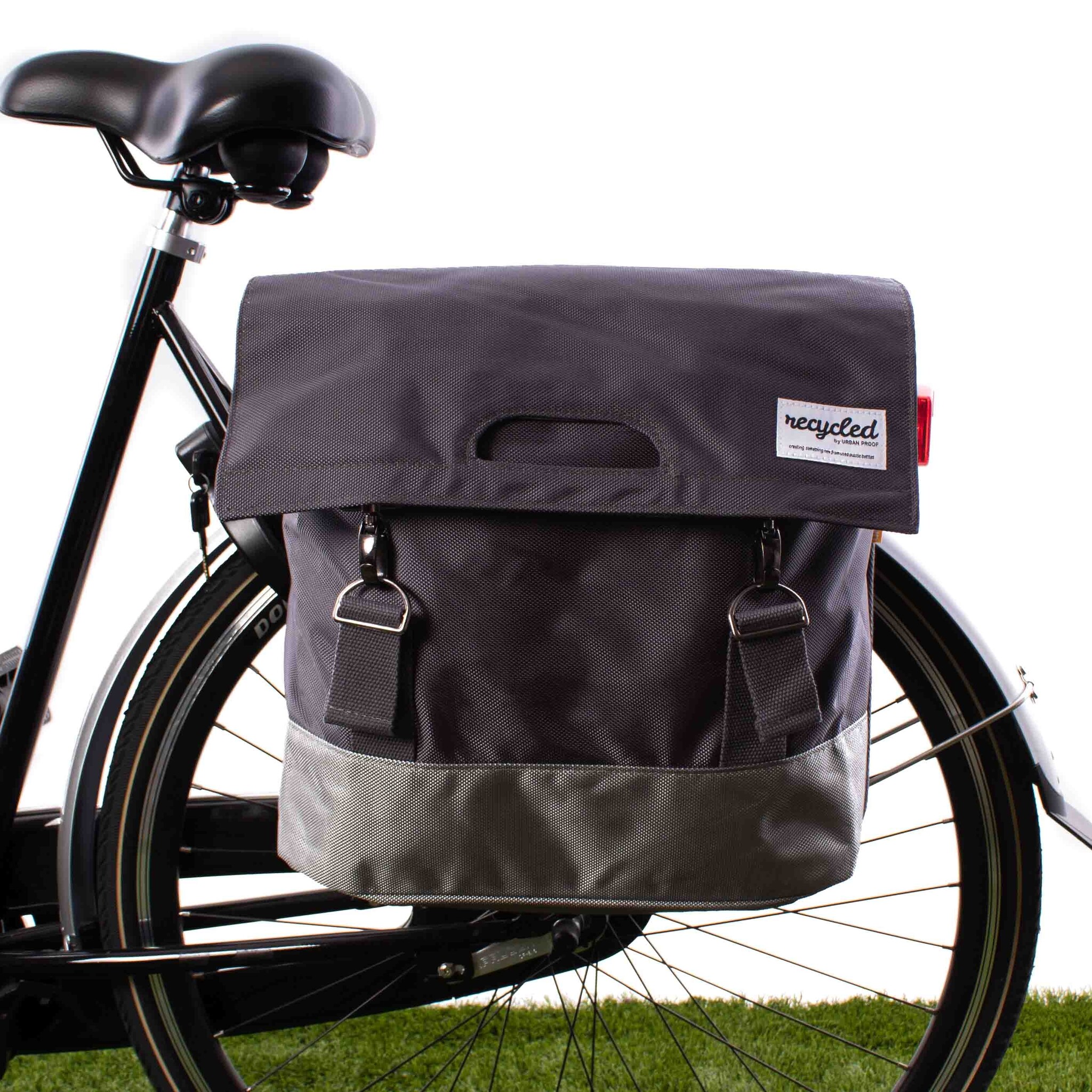 Urban Proof Dubbele fietstas 40L Recycled - Groen/Grijs Urban Proof Dubbele fietstas 40L Recycled - Groen/Grijs